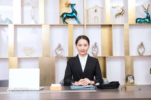 光影之间，温暖留驻 前台服务人员的摄影服务艺术